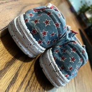 Women’s July 4th Hey dudes size 8